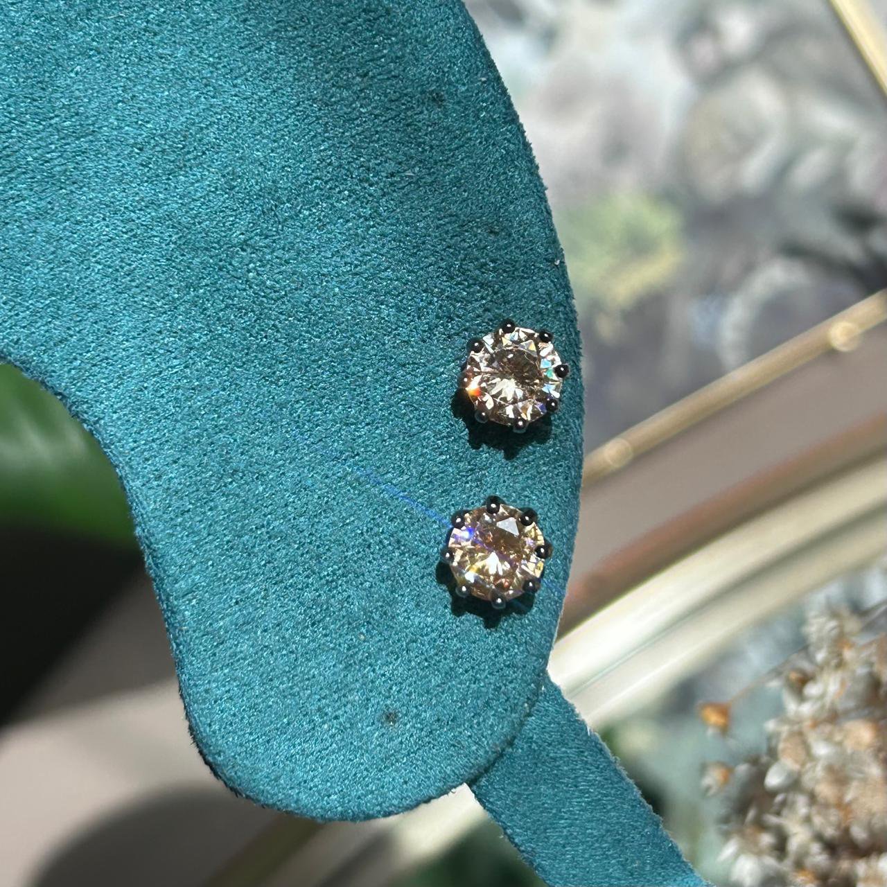 Brinco Solitário Morganita Dois Banhos