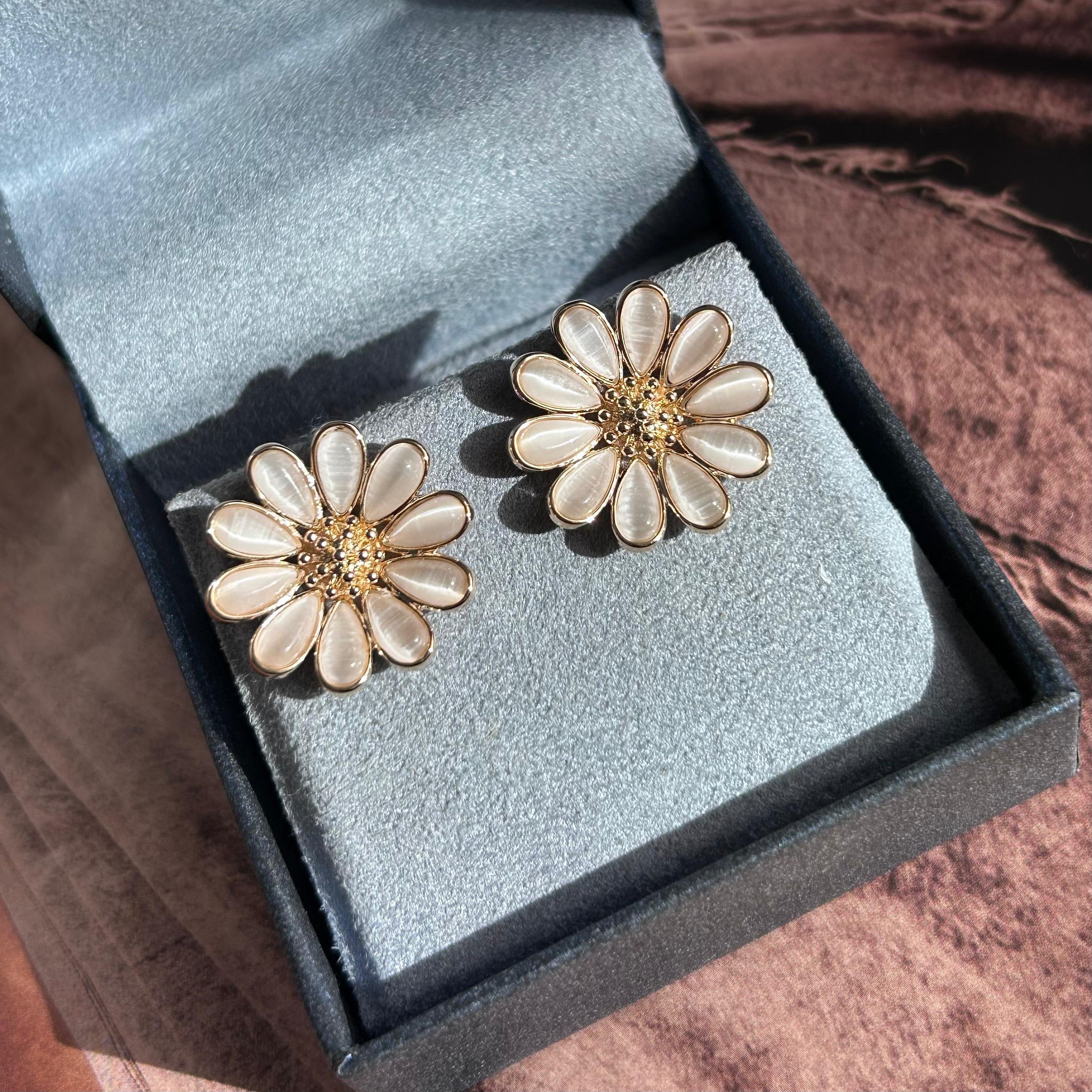 Brinco Margarida Pedra Olho de Gato