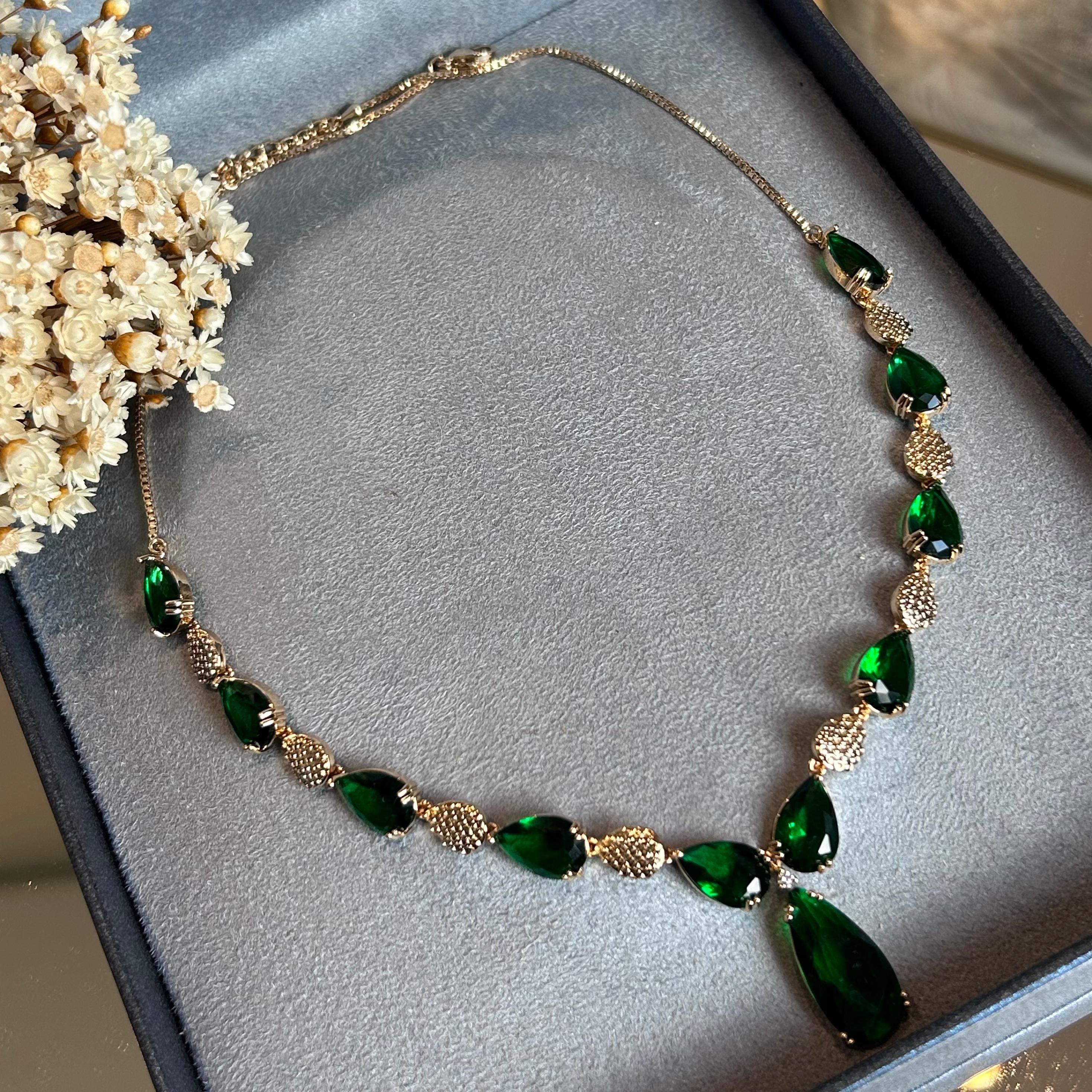 Colar Gotas Verde Esmeralda
