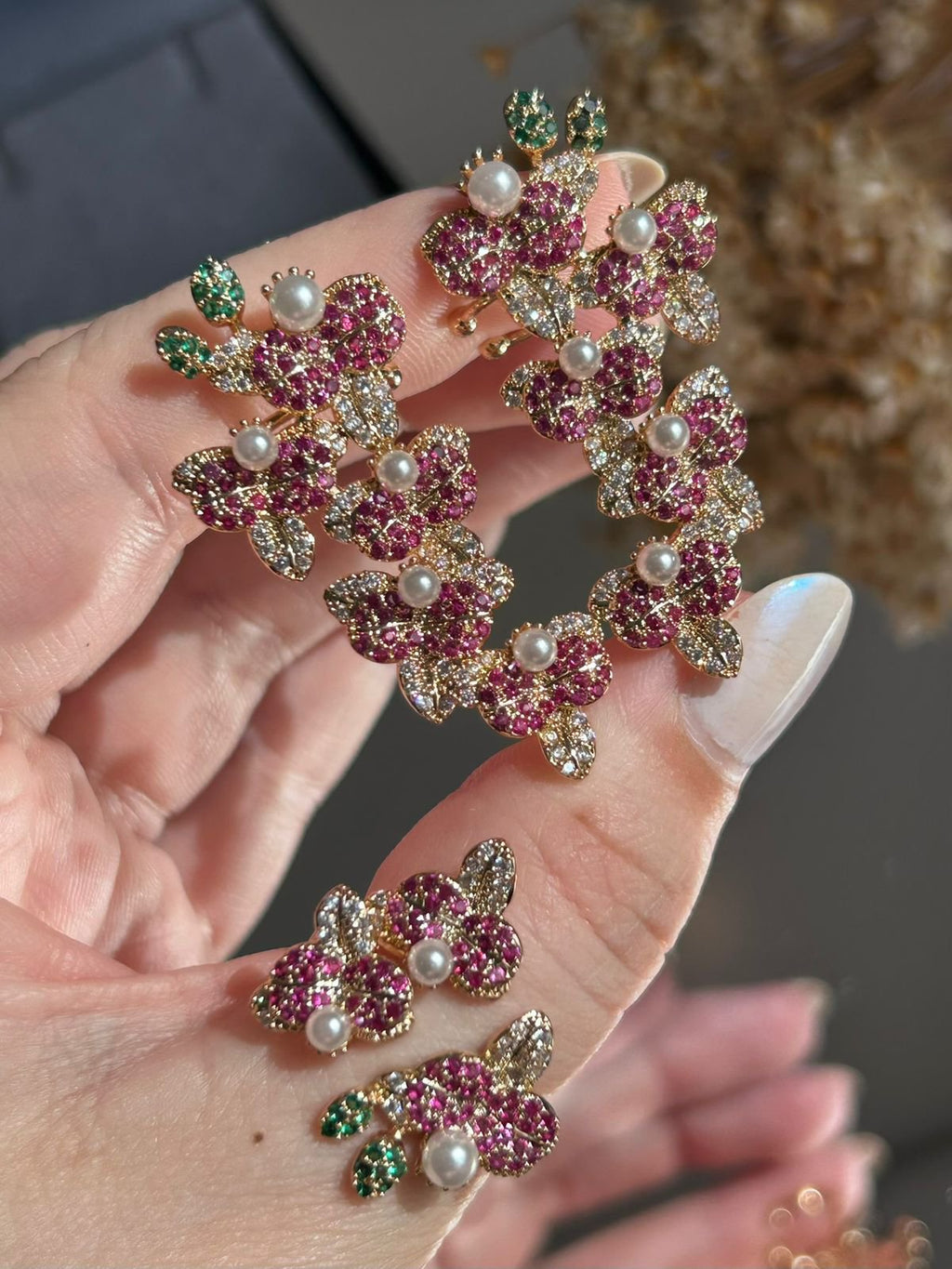 Conjunto Brinco EarCuff e Anel Mini Orquídeas Safira Rosa e Pérolas