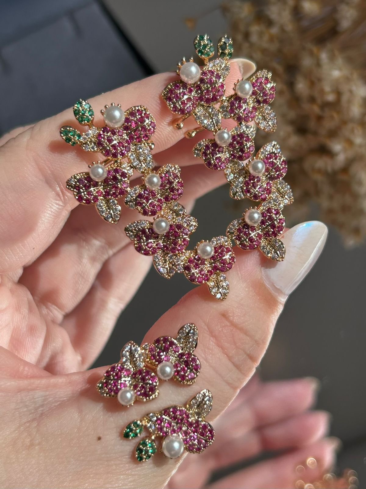 Conjunto Brinco EarCuff e Anel Mini Orquídeas Safira Rosa e Pérolas