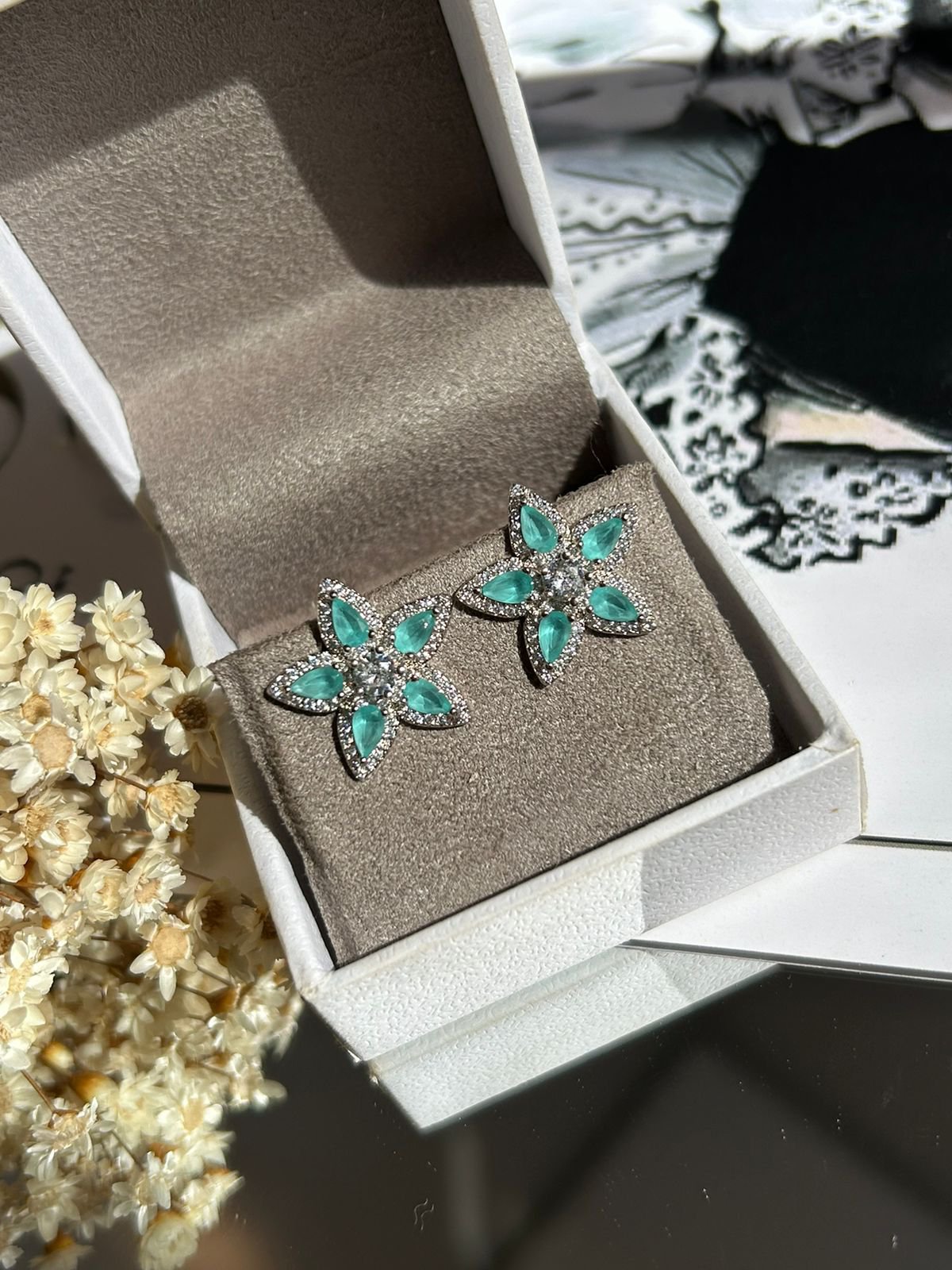 Brinco Flor Turmalina Leitosa