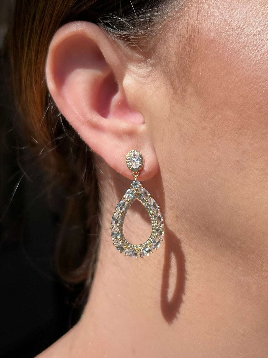 Brinco Gota Vazada Dourado