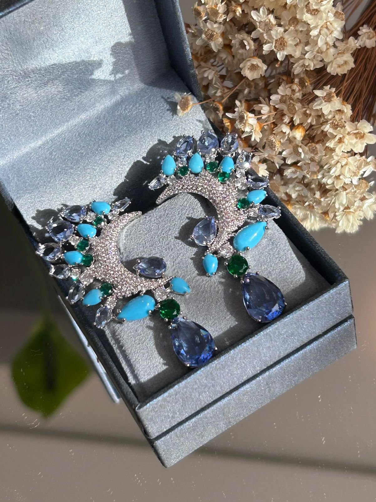 Brinco Meia Lua Turquesa e Tanzanita