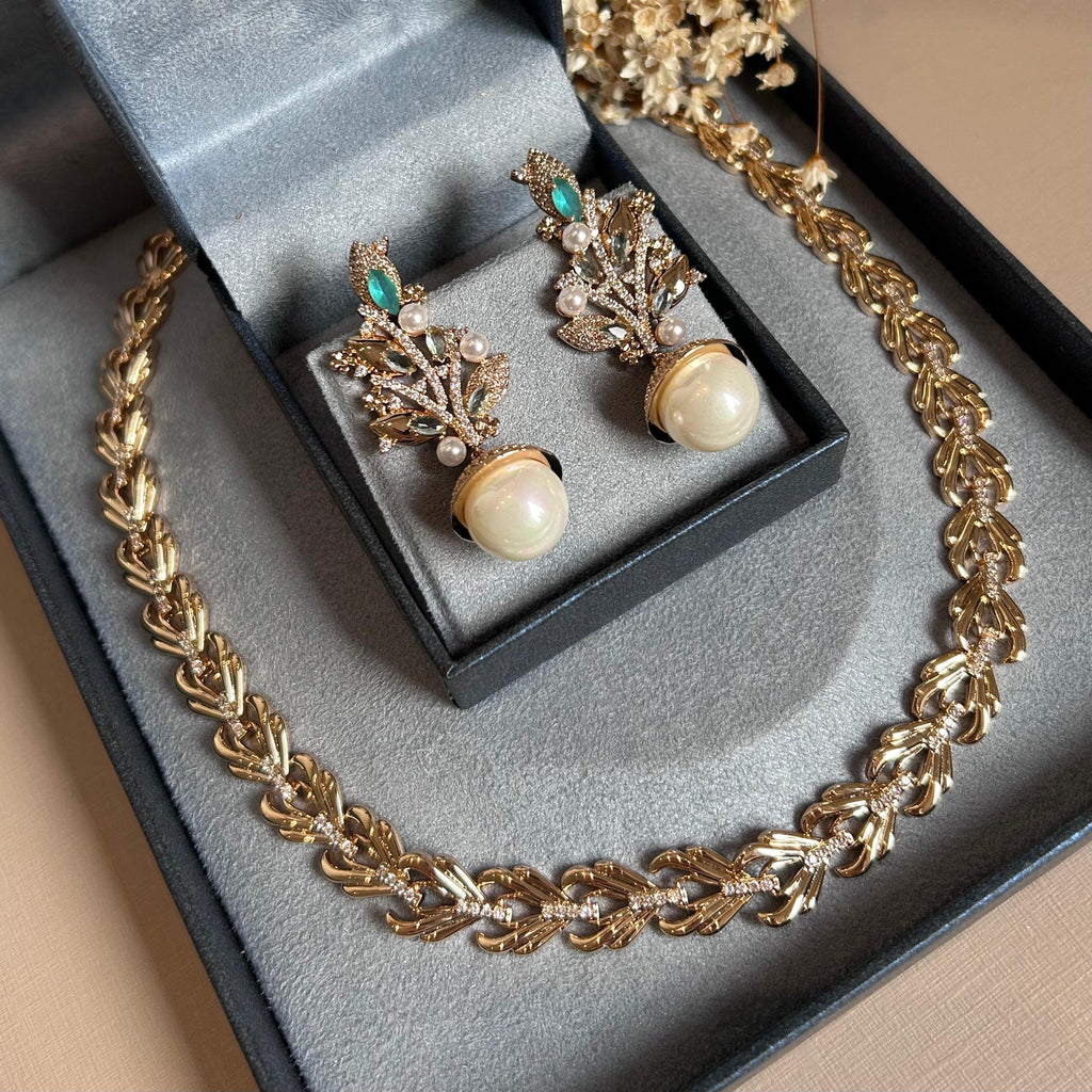 Brinco Pêndulo Folhas Detalhes Turmalina e Pérola