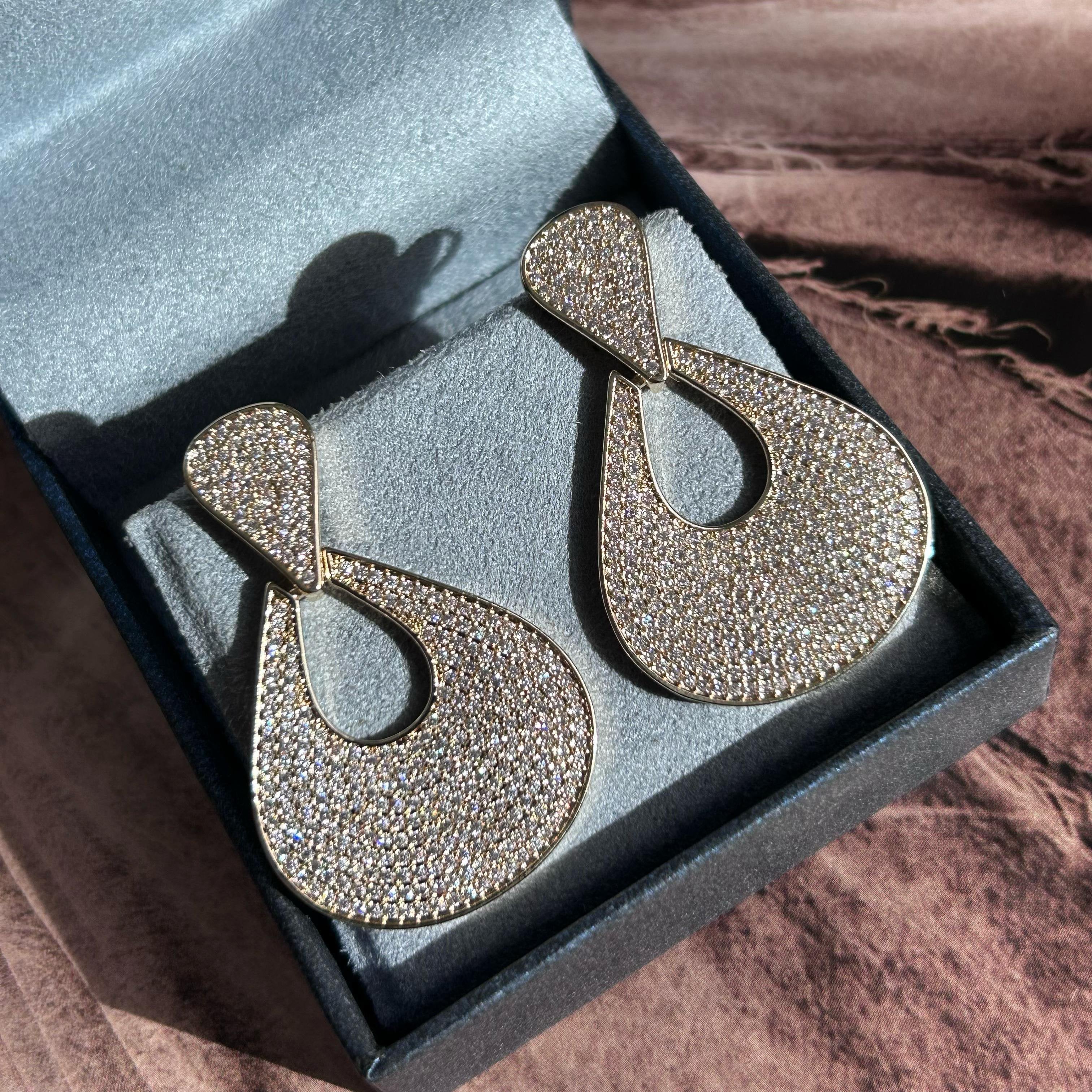 Brinco Duas Gotas Cravação Dourado