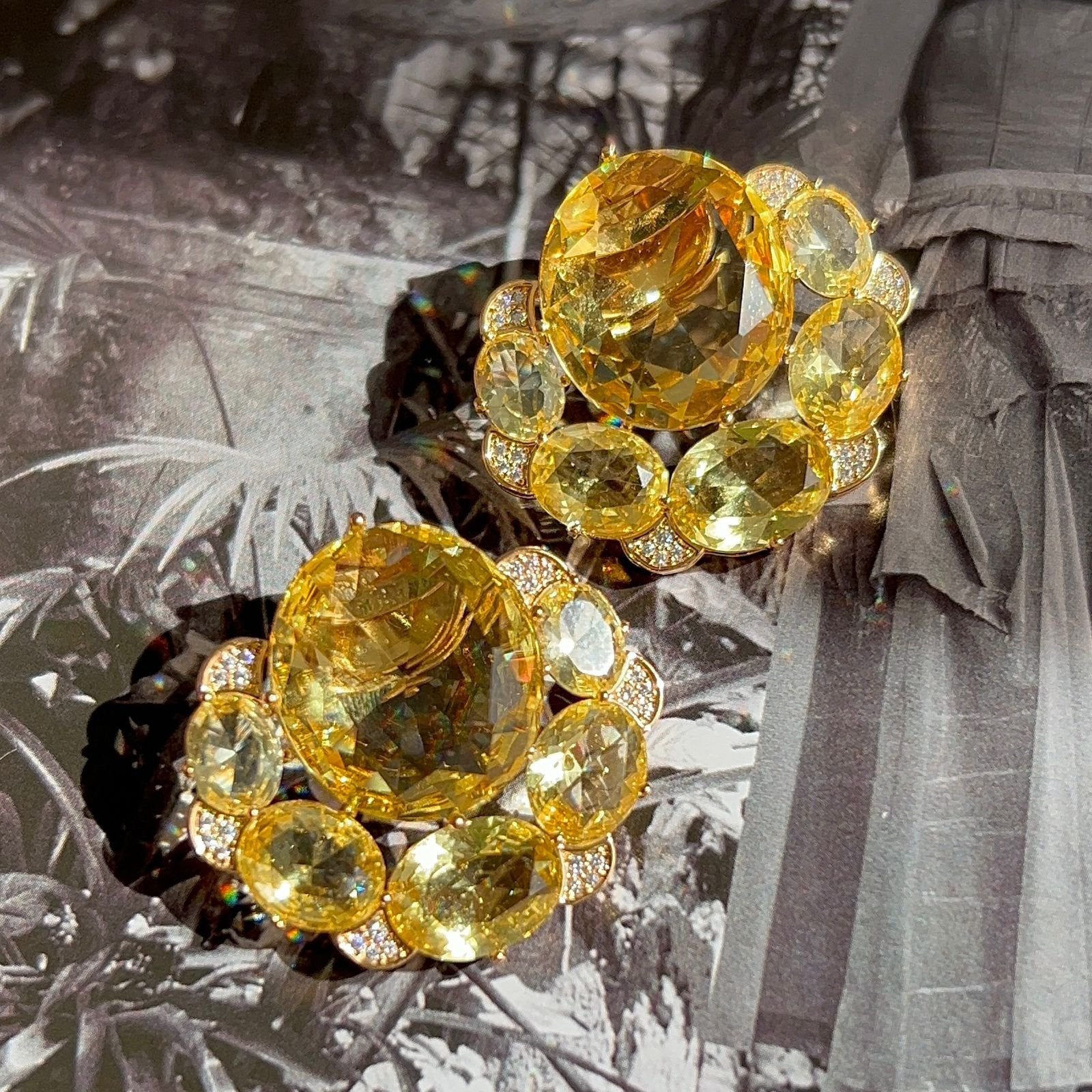 Brinco Luxo Fancy Yellow Redondo Dourado