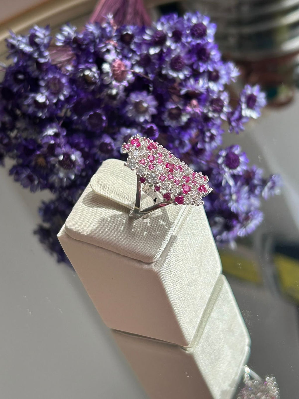 Anel Salpicado em Zircônias Safira Rosa/Pink