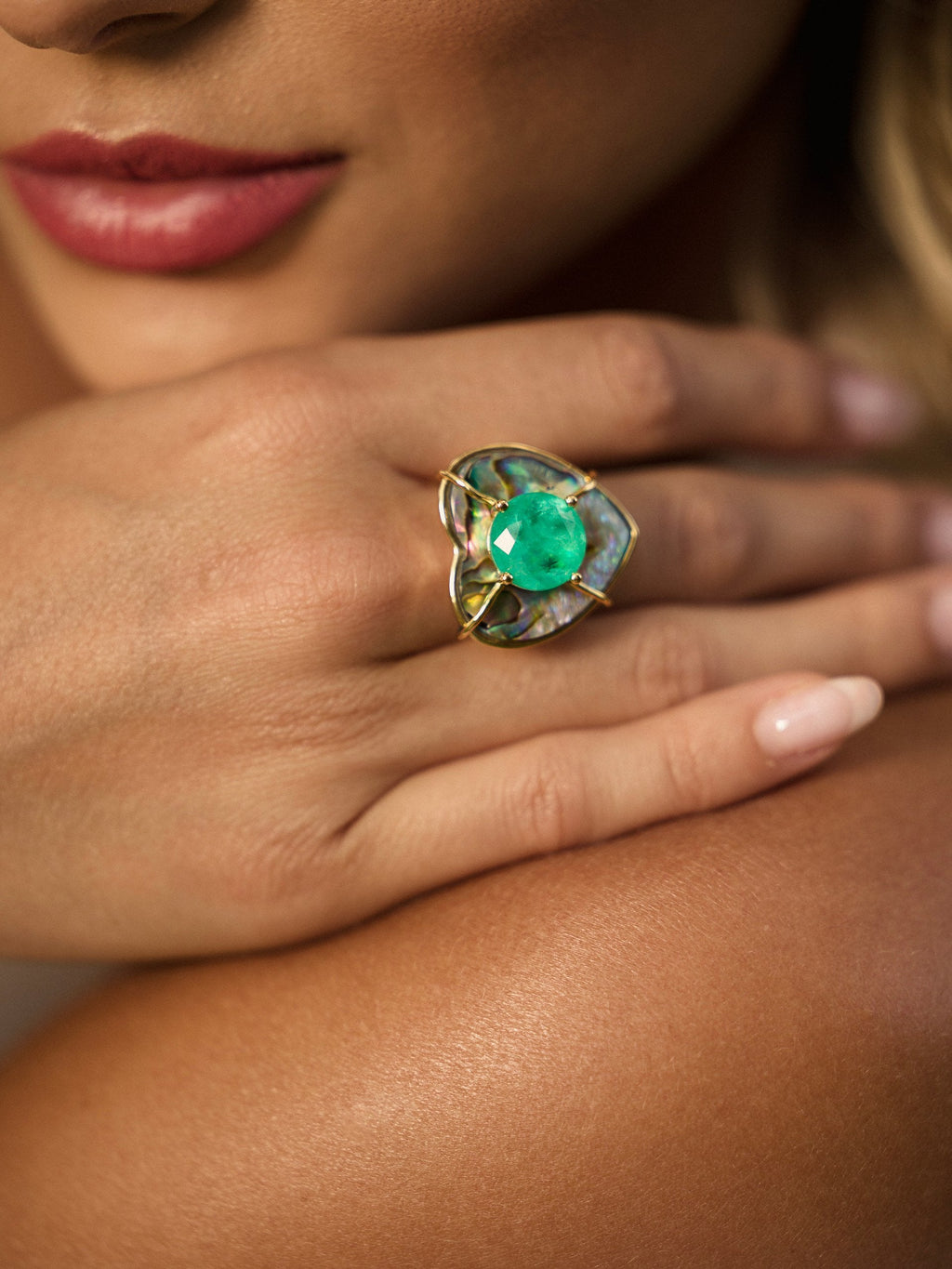 Conjunto Luxo Brinco e Anel em Pedra Abalone Formato Coração