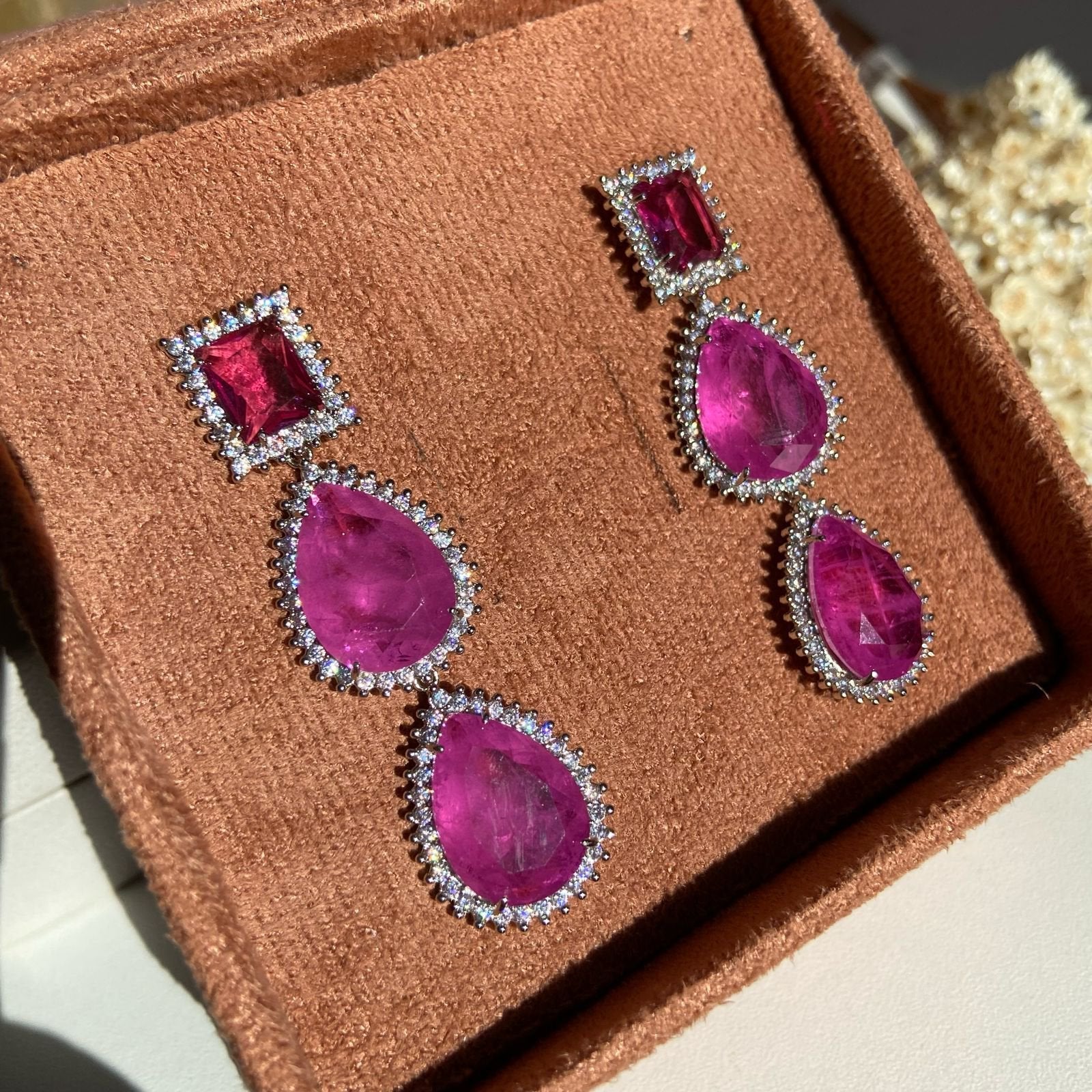 Brinco Pink Três Pedras Ródio Branco