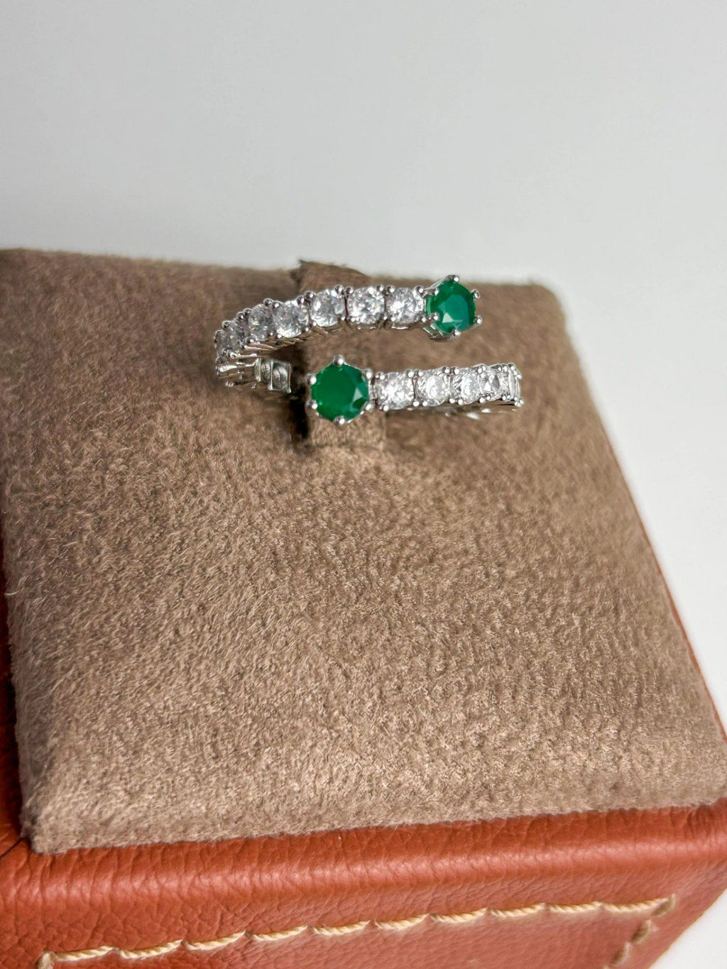 Anel Riviera Esmeralda Ajustável Prateado