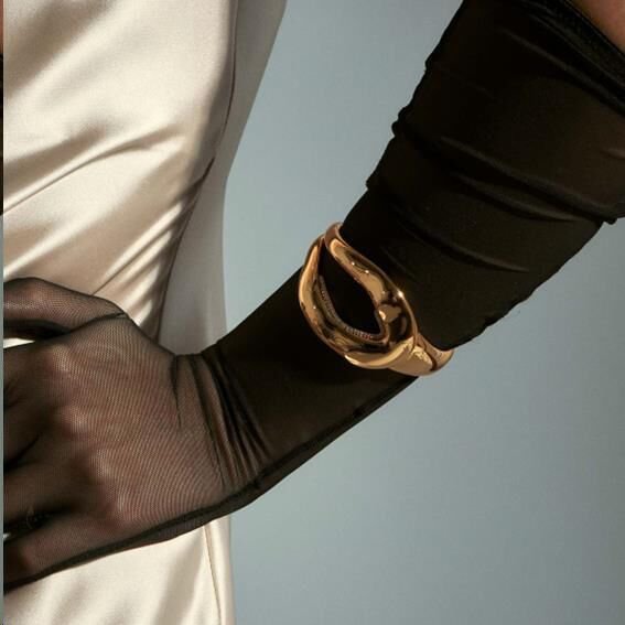 Bracelete Curvo Cravação Zircônia