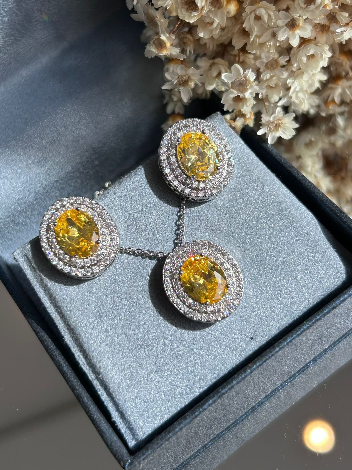 Conjunto Brinco e Colar Oval Fancy Yellow Prateado