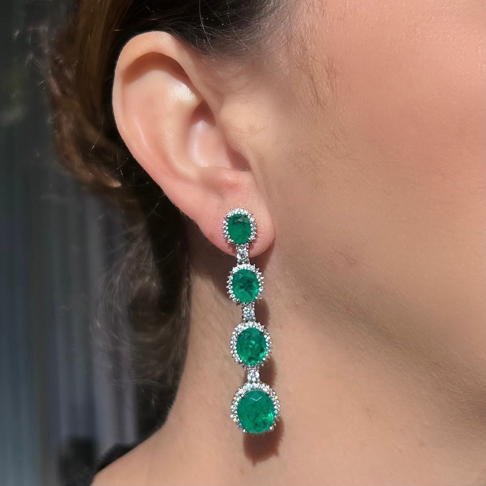 Brinco Luxo Pedras Ovais Verde Esmeralda