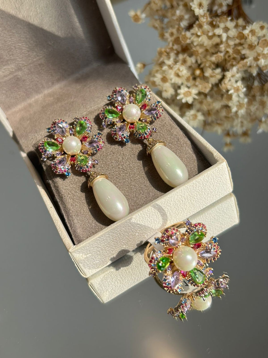 Conjunto Brinco e Anel Flor Colorida e Peróla