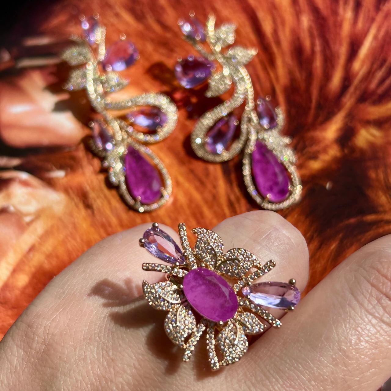 Conjunto Brinco e Anel Luxo Fúcsia e Ametista