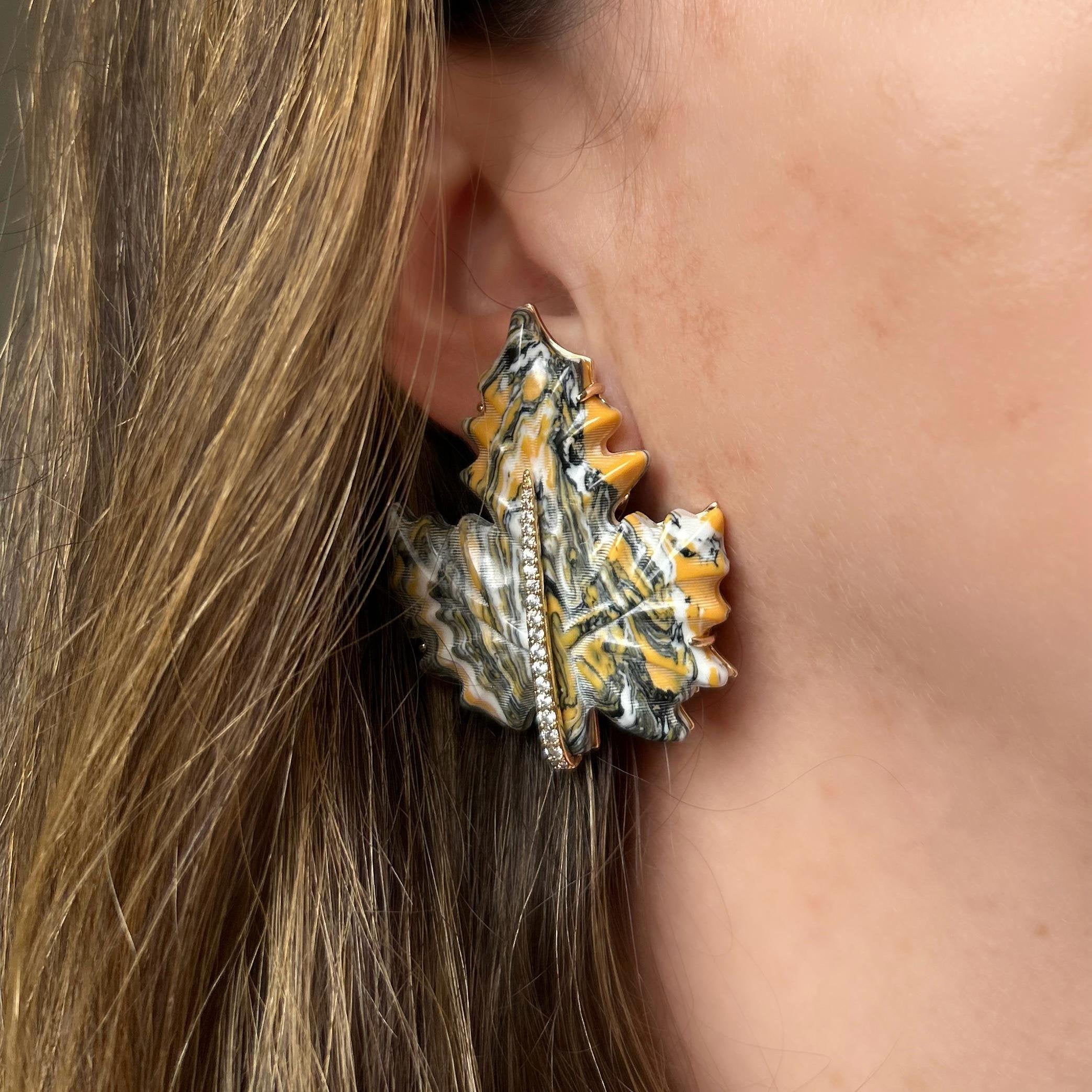 Brinco Folha Esculpida