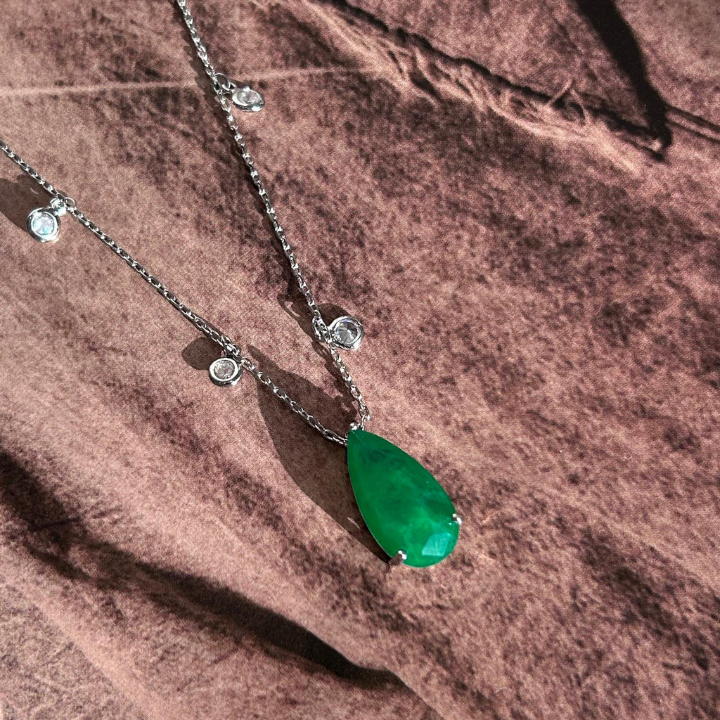 Colar Gota Verde Esmeralda e Zirconia Rodio Branco