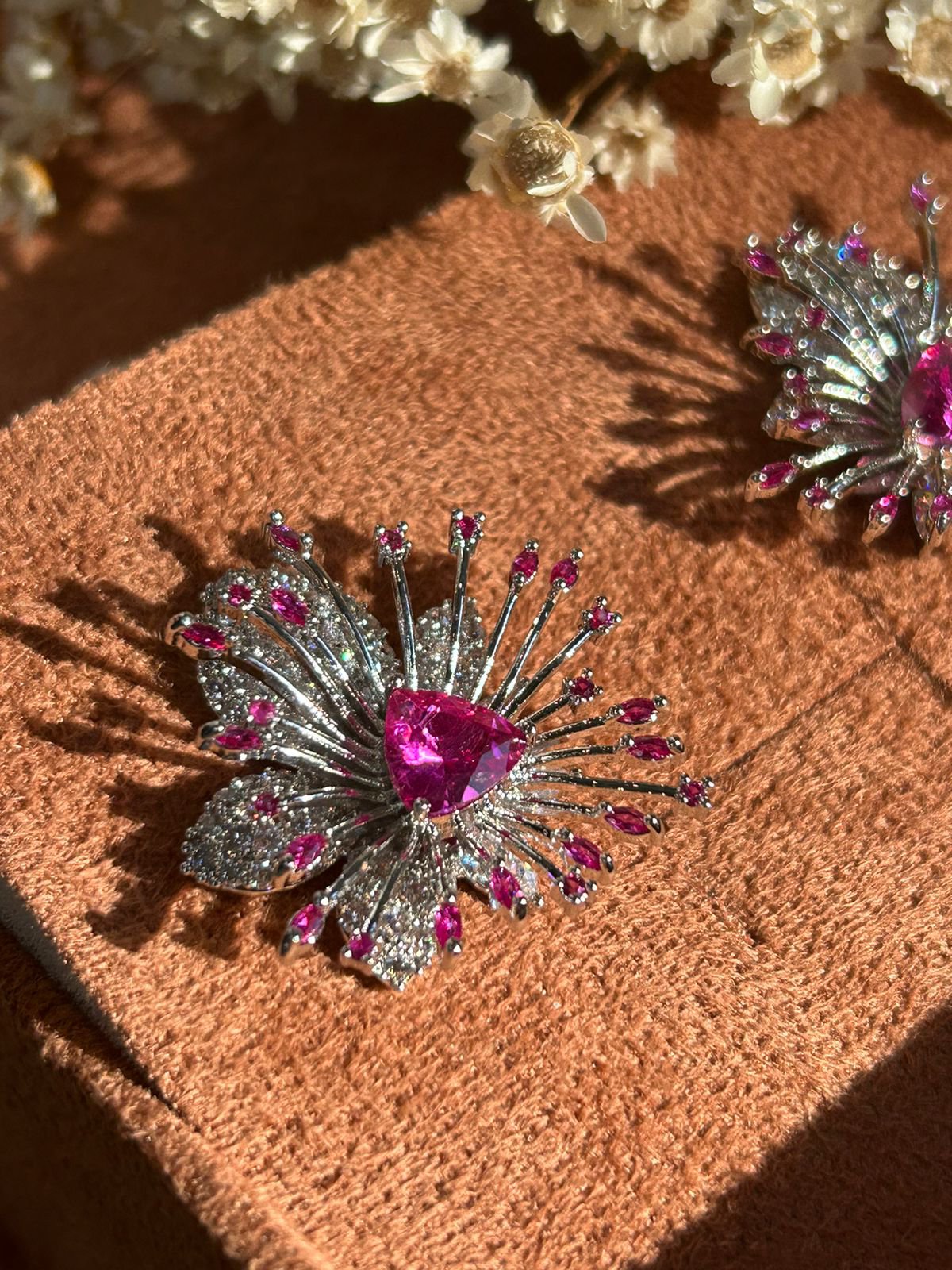 Brinco Raios Flor Safira Rosa Pink Rodio Branco