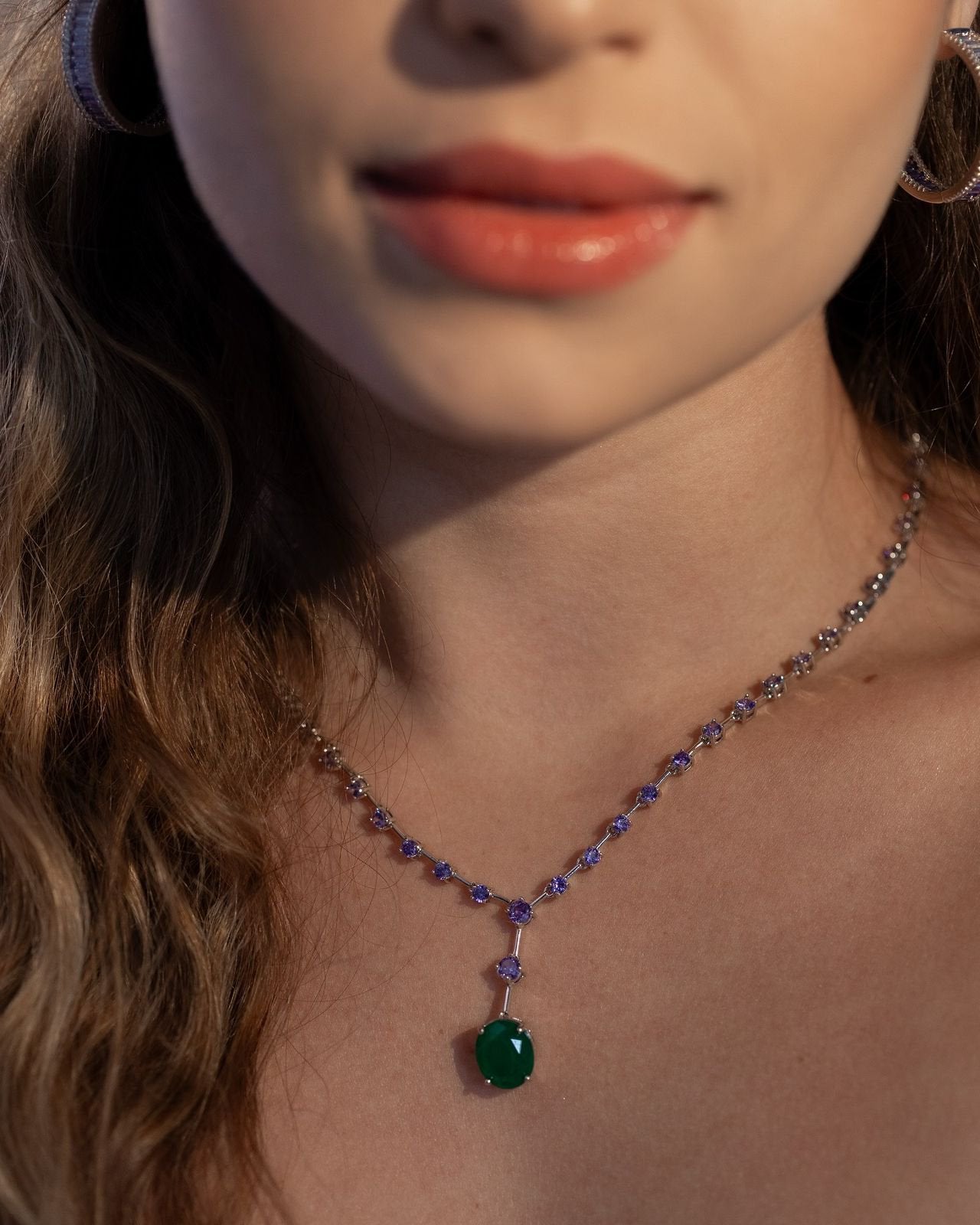 Colar Luxo Gravata Verde Esmeralda Prateado