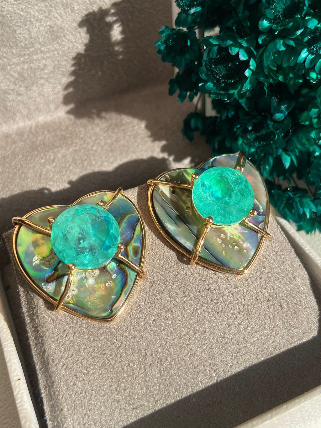 Conjunto Luxo Brinco e Anel em Pedra Abalone Formato Coração