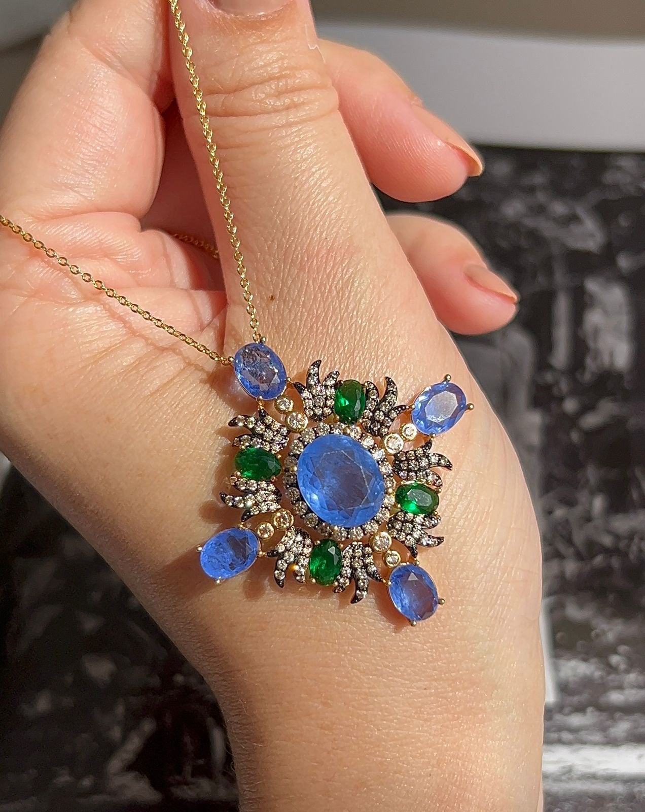 Colar Luxo Cruz Tânzanita Dourada