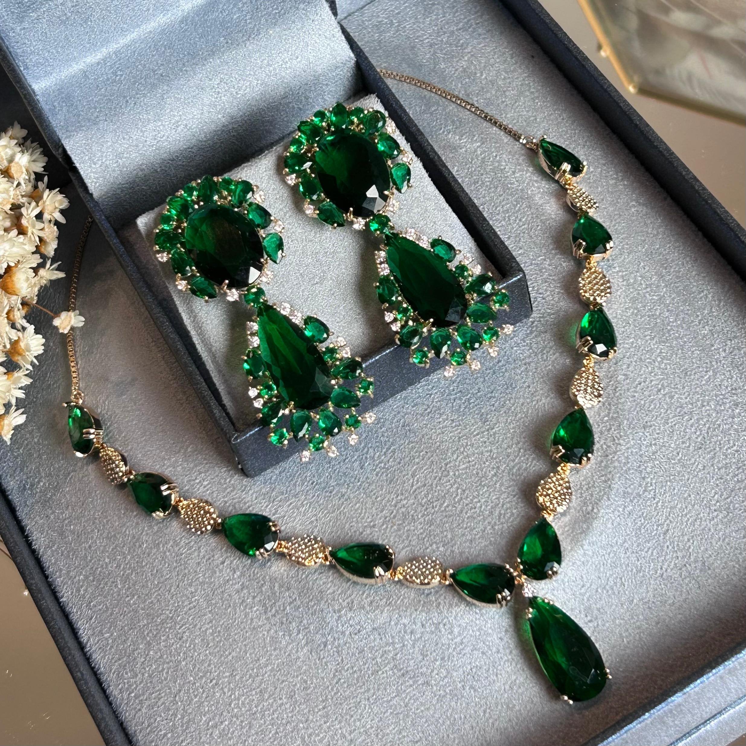 Colar Gotas Verde Esmeralda