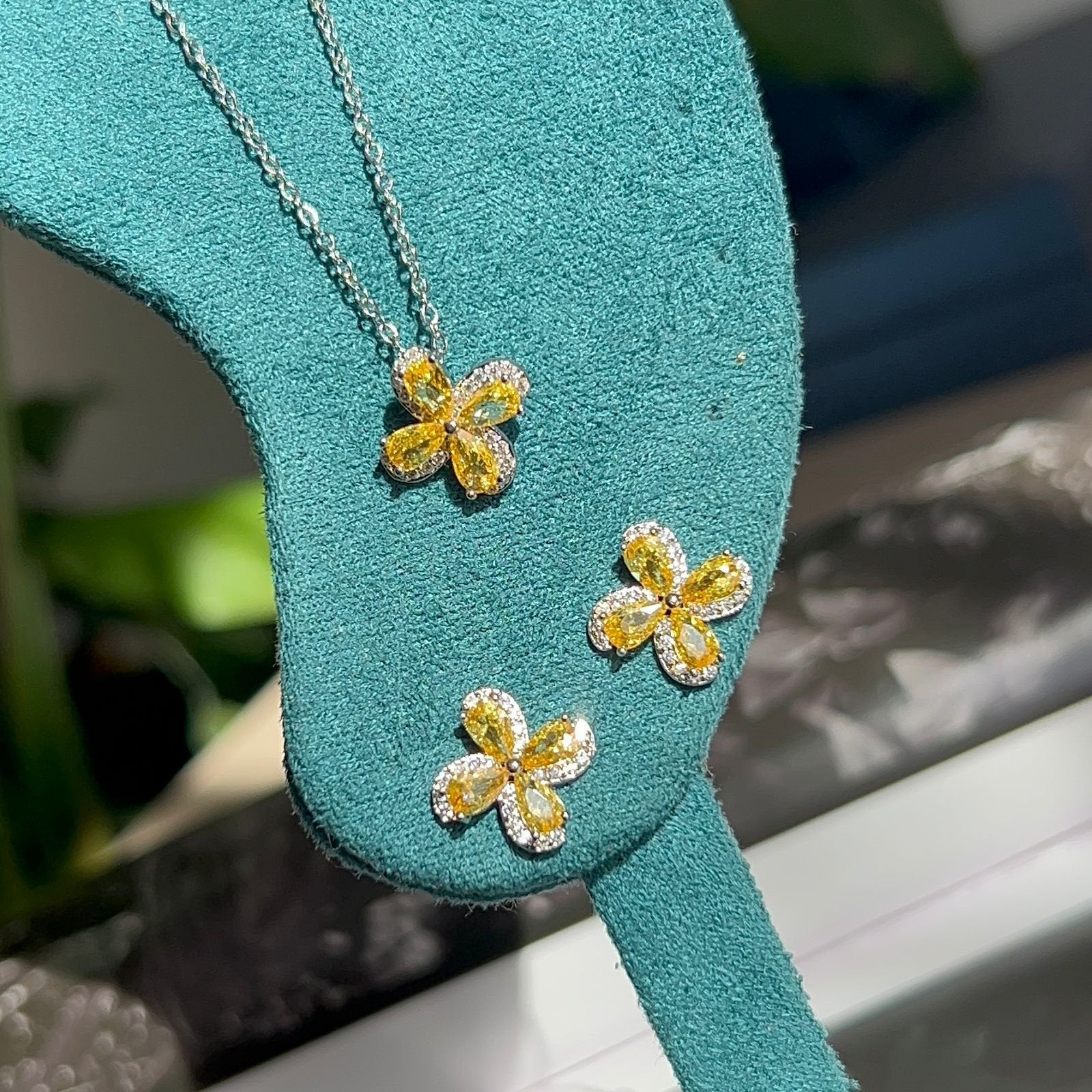 Conjunto Brico e Colar Fancy Yellow Prateado