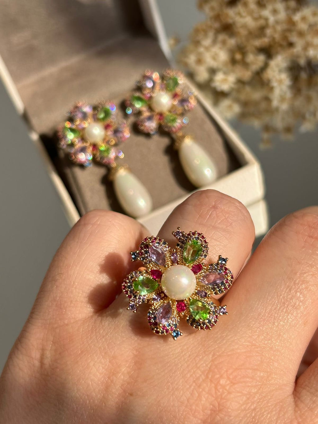 Conjunto Brinco e Anel Flor Colorida e Peróla