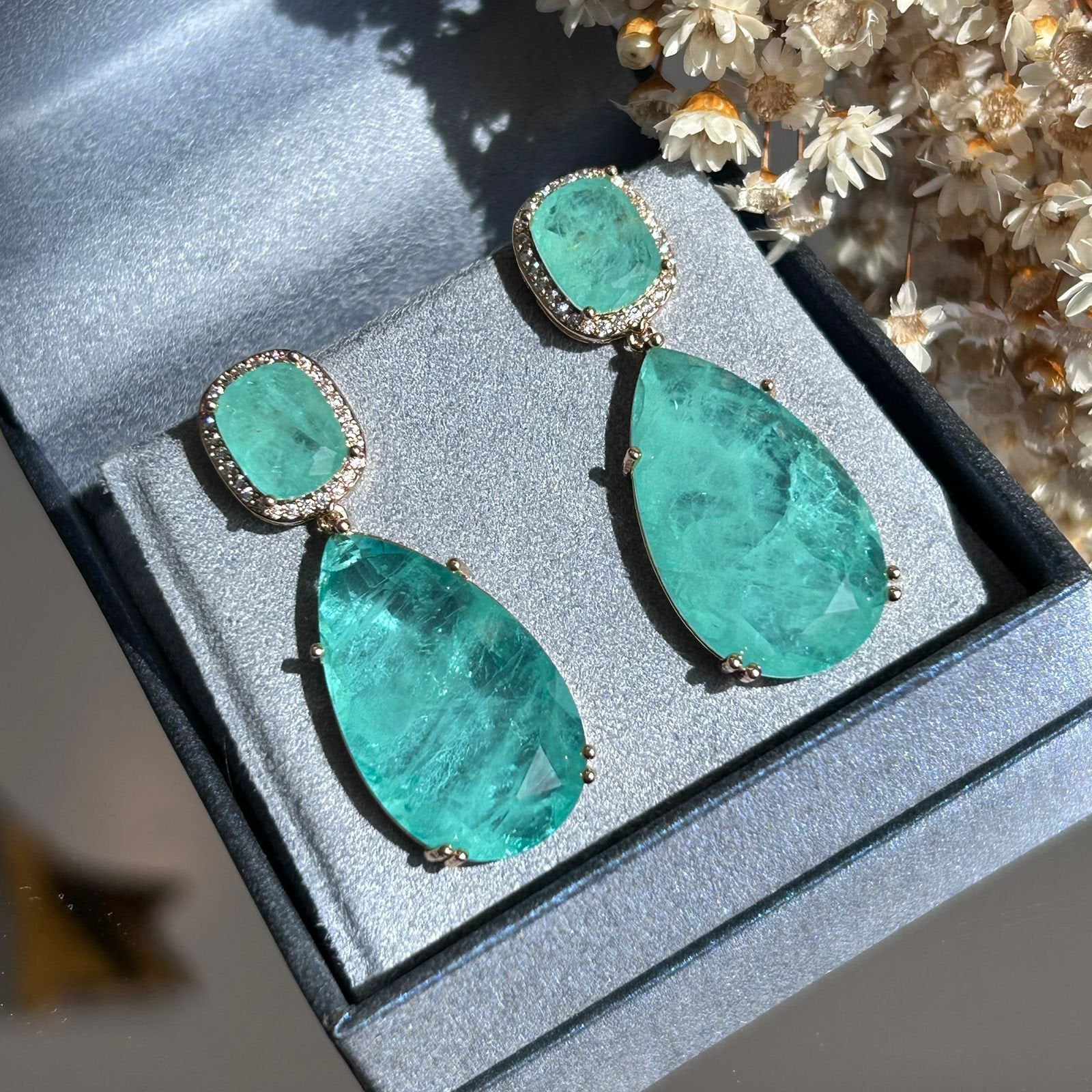 Brinco Turmalina Base Retangular e Gota Dourado