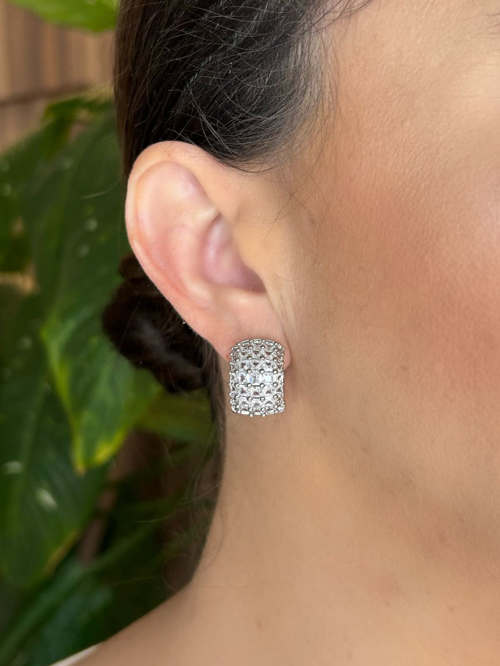 Argola Cravejada Zircônia Quadrada Ródio Branco