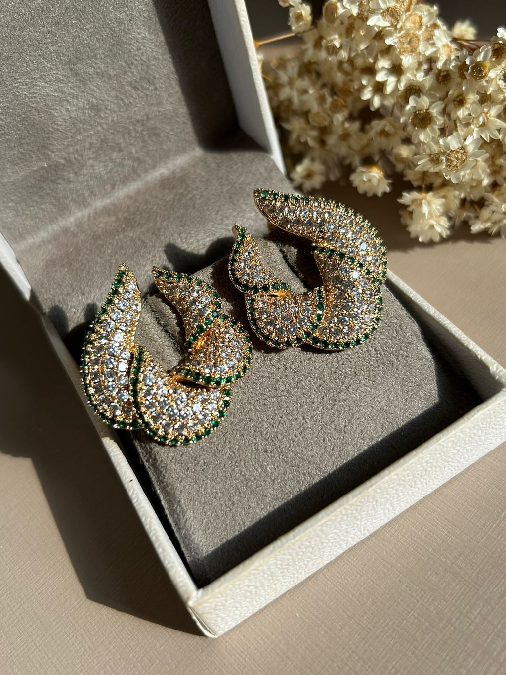 Brinco Argola Frontal Cravejada Verde Esmeralda Ouro