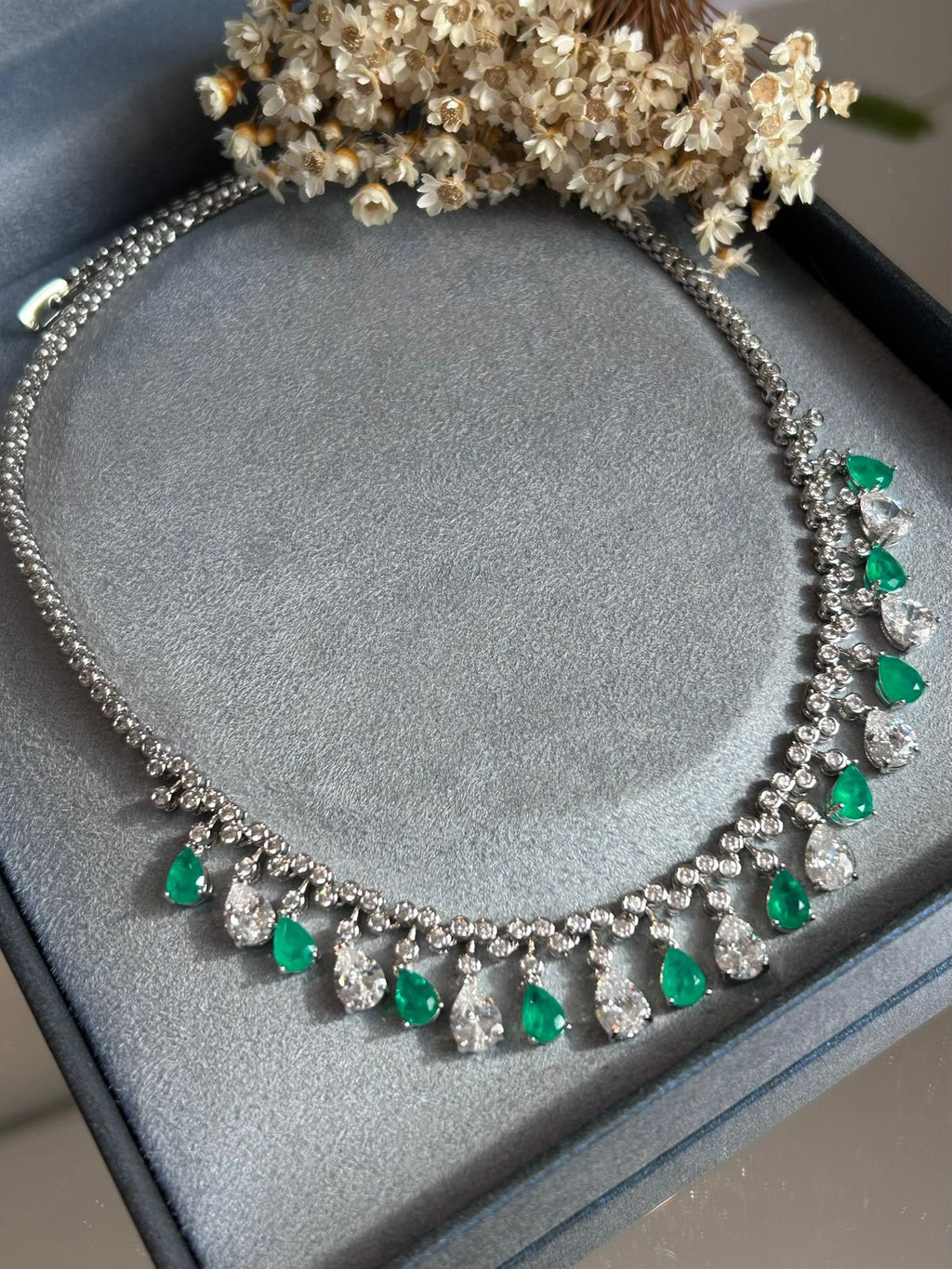 Colar Luxo Riviera com Gotas Verde Esmeralda