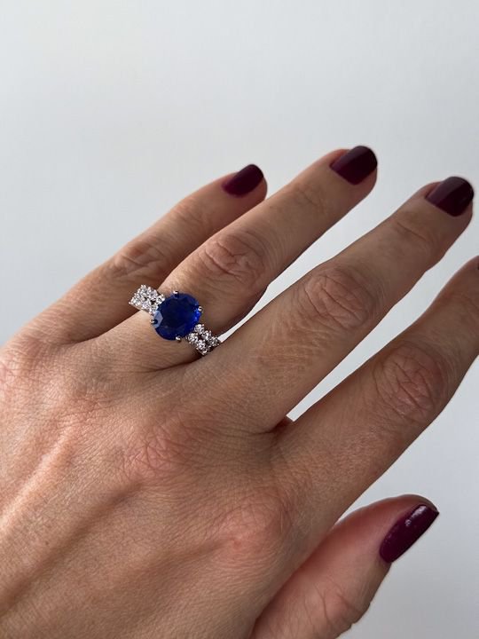 Anel Redondo Safira Azul Prateado