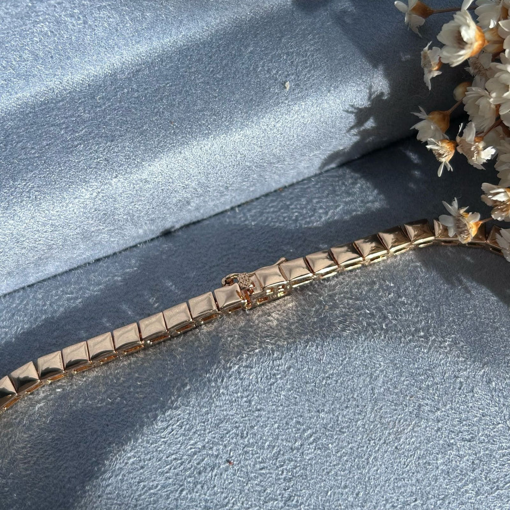 Colar Riviera Square Micro Cravação Dourado.