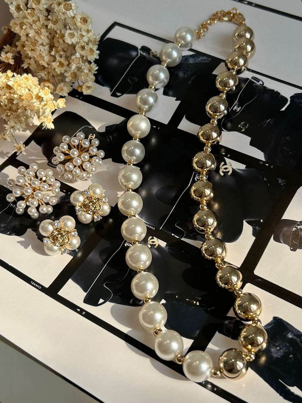 Brinco Inspiração Pérola e Flor Camélia