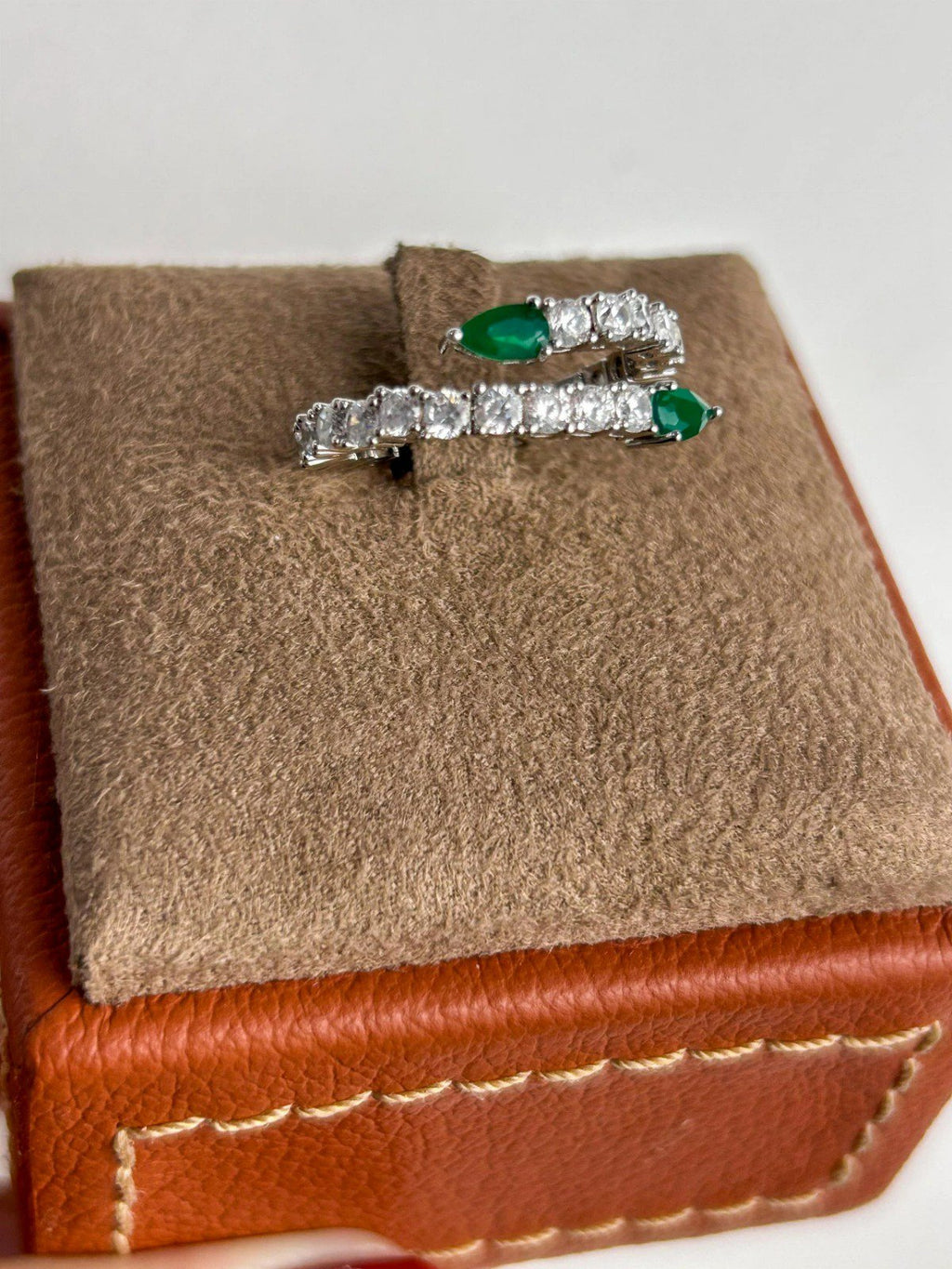 Anel Riviera Gota Esmeralda Ajustável Prateado