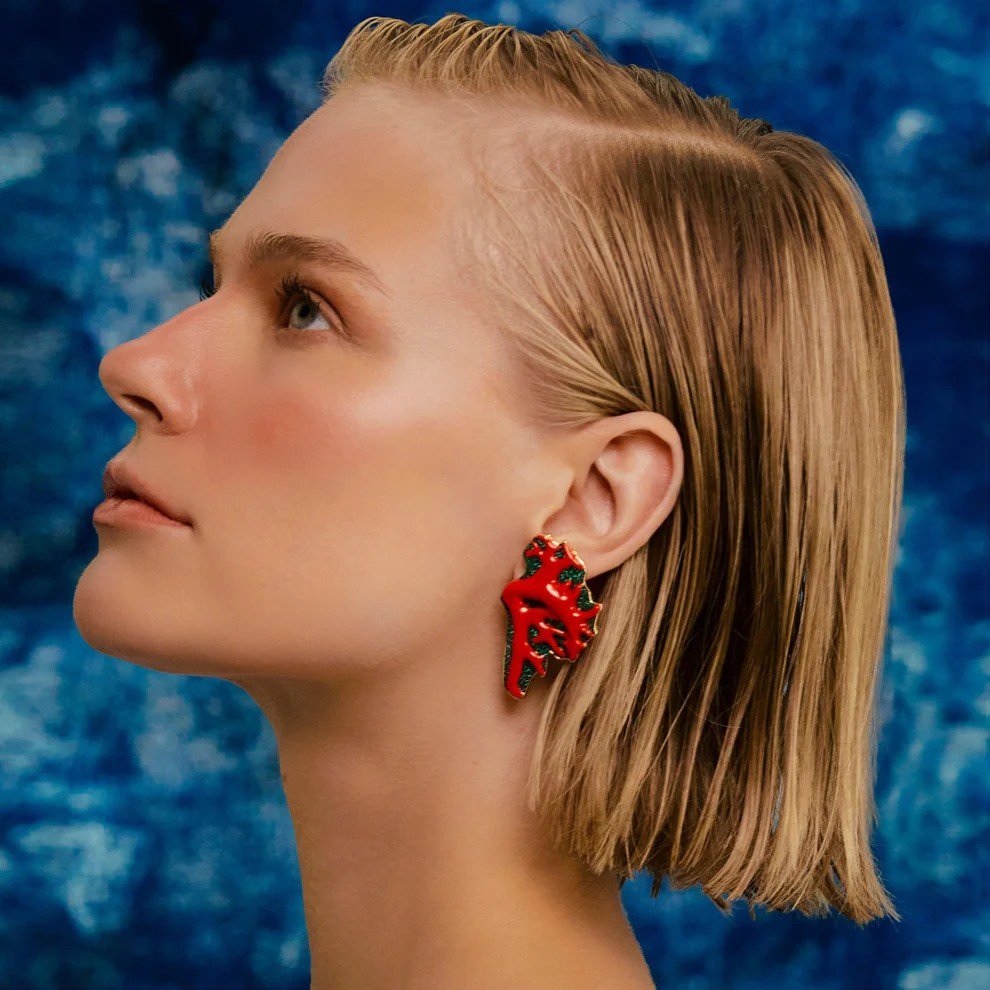 Brinco Coral Detalhes Verde Esmeralda