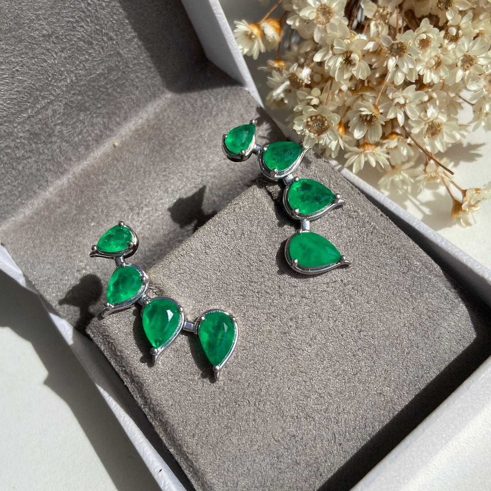 EarCuff Gotas Verde Esmeralda Ródio Branco