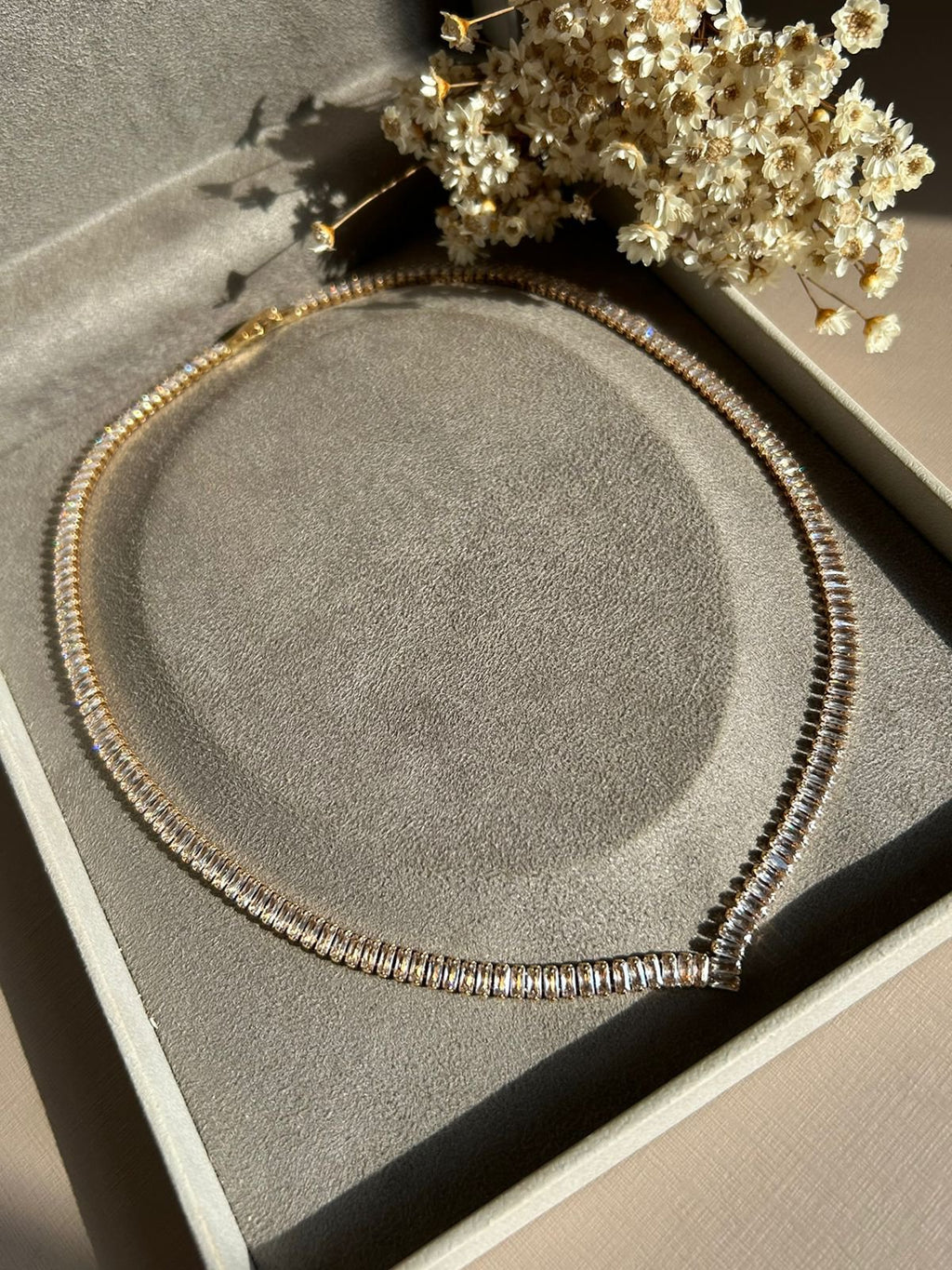 Colar Riviera Baguetes Cristal Banho de Ouro