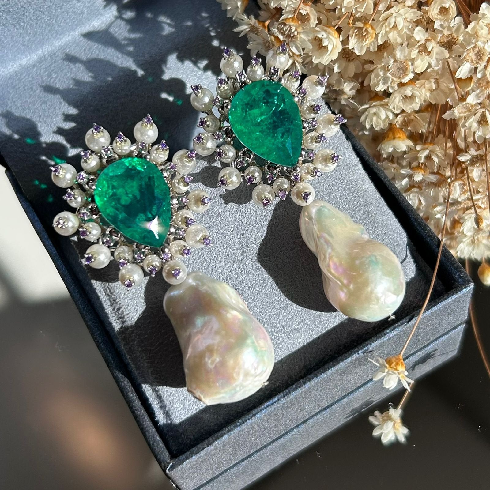 Brinco 2 em 1 Verde Esmeralda e Pérola Barroca