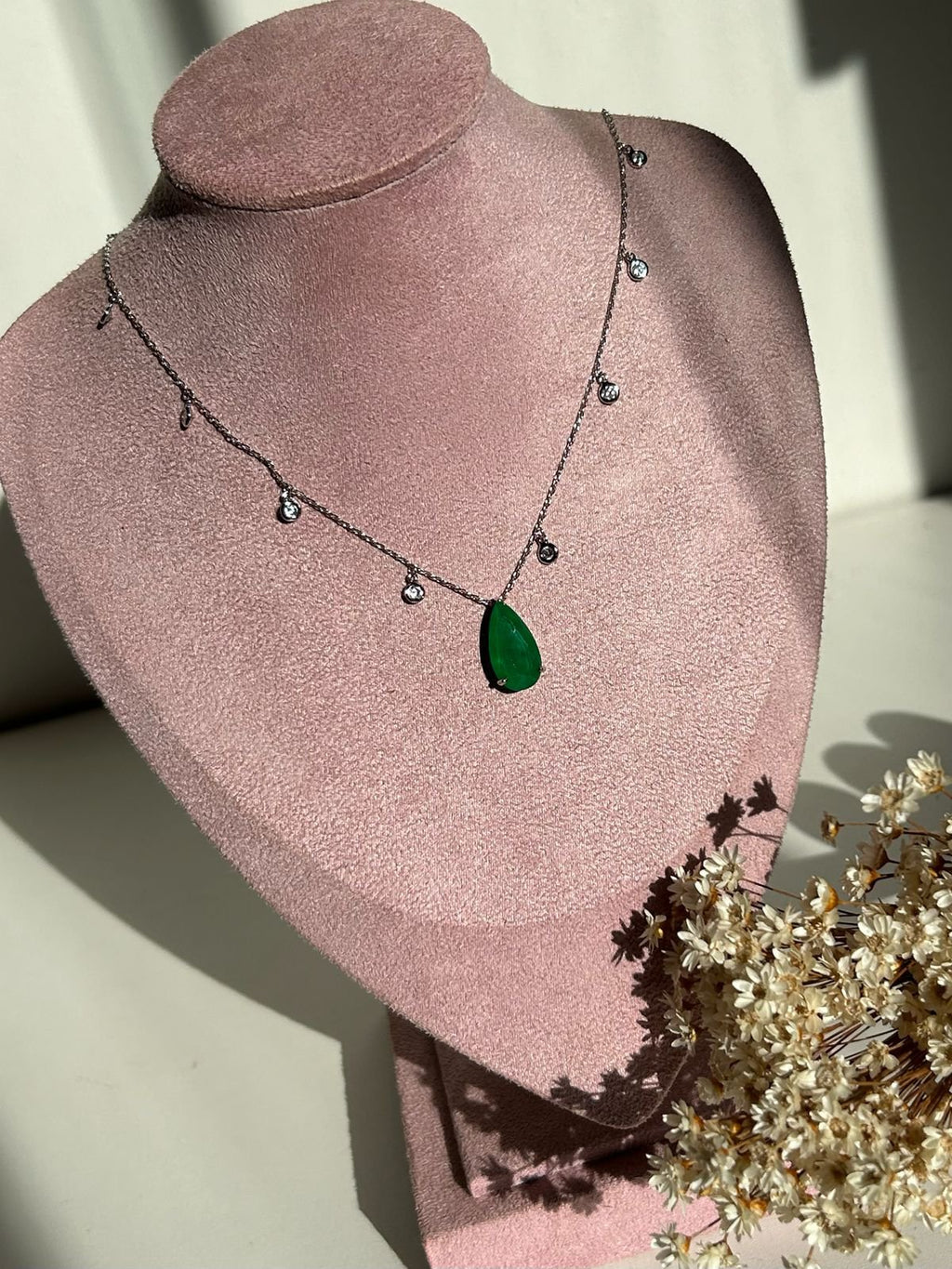 Colar Gota Verde Esmeralda e Zirconia Rodio Branco