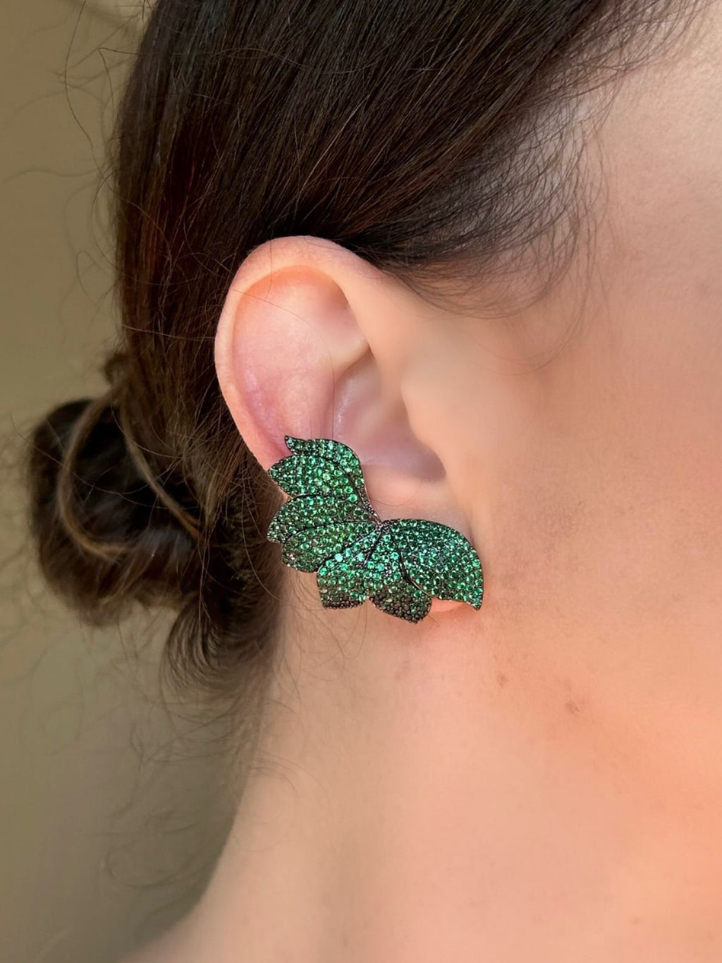 Brinco EarCuff Pétalas Verde Esmeralda