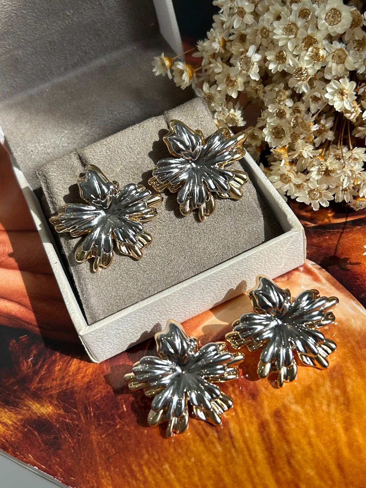 Brinco Folha Articulado Dois Banhos