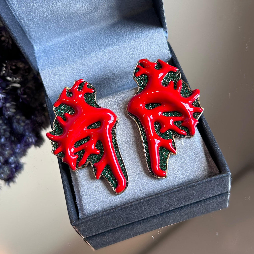 Brinco Coral Detalhes Verde Esmeralda