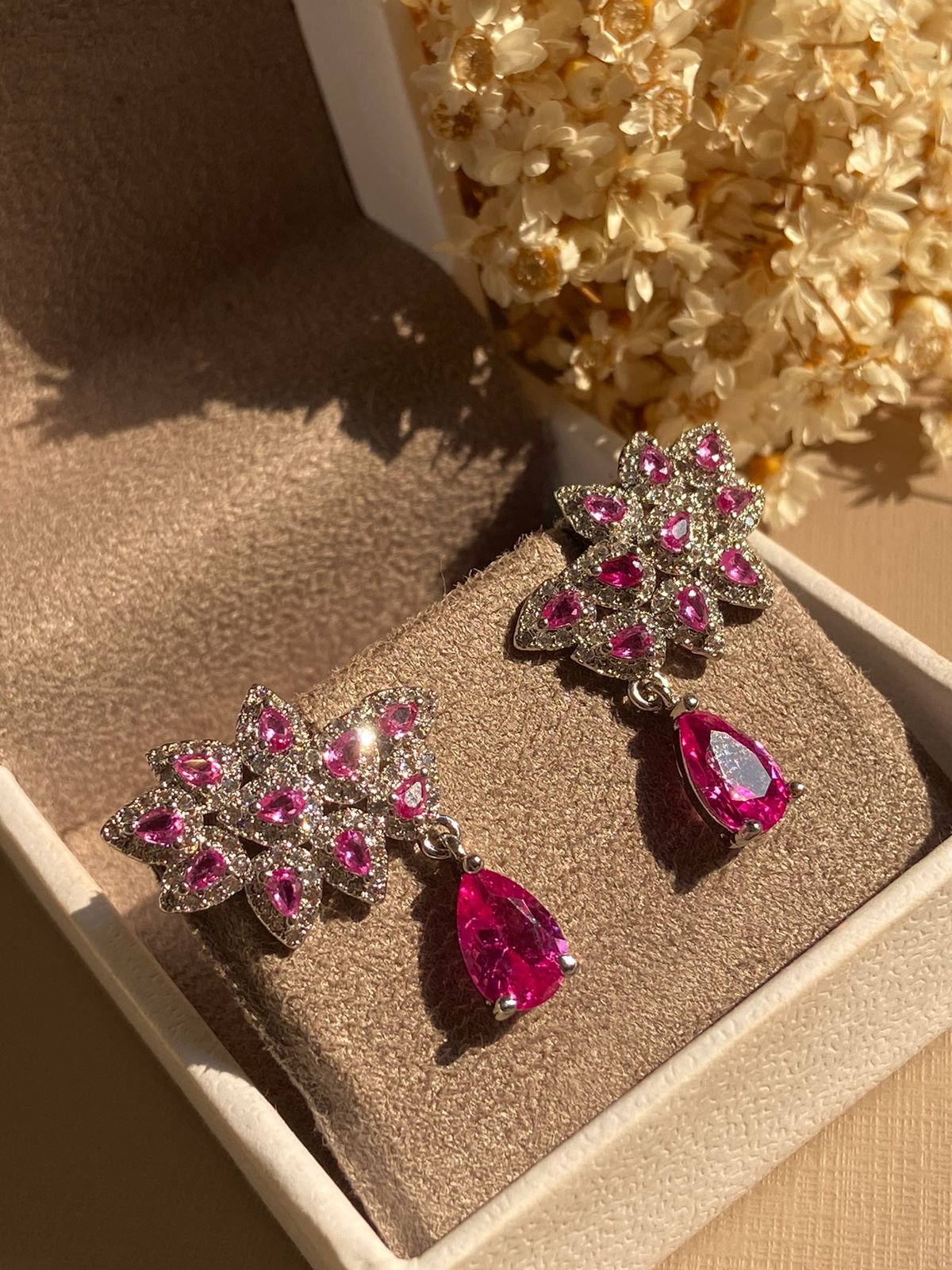 Brinco EarCuff Gota Safira Pink Ródio Branco