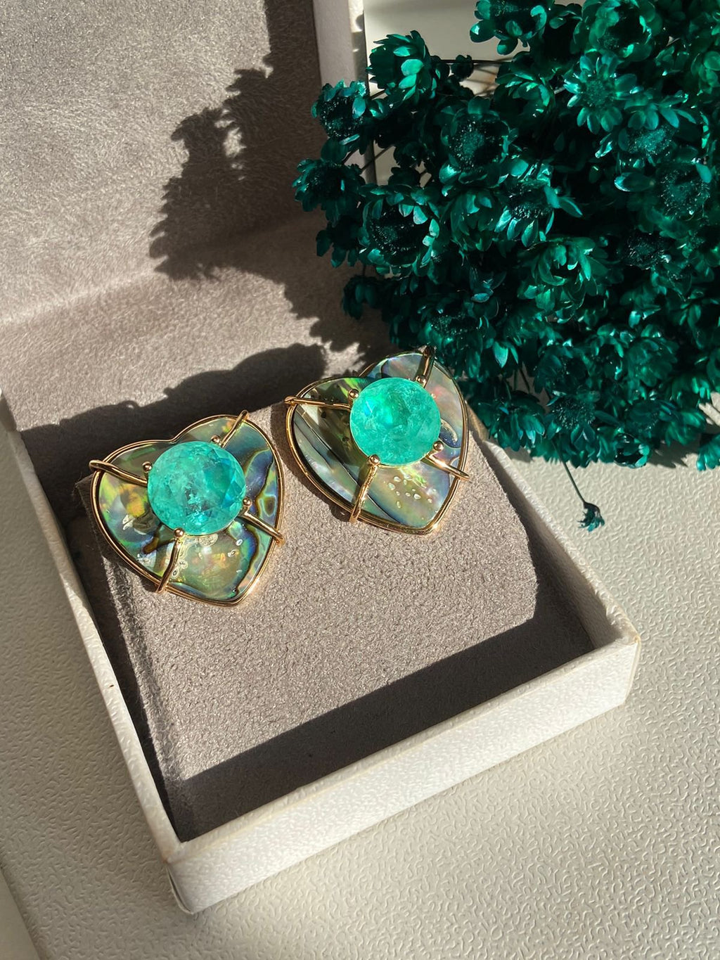 Conjunto Luxo Brinco e Anel em Pedra Abalone Formato Coração