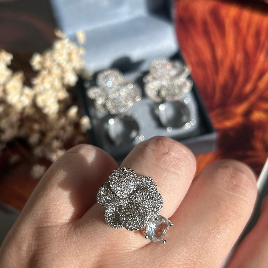 Conjunto Brinco e Anel Flor Cravejada Prateado