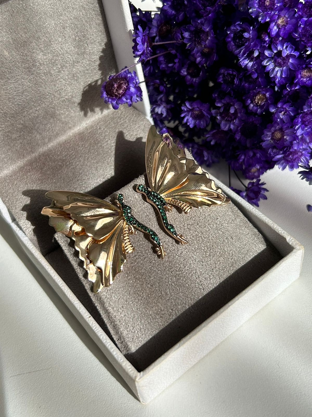 Brinco Fada Ouro Detalhe Verde Esmeralda