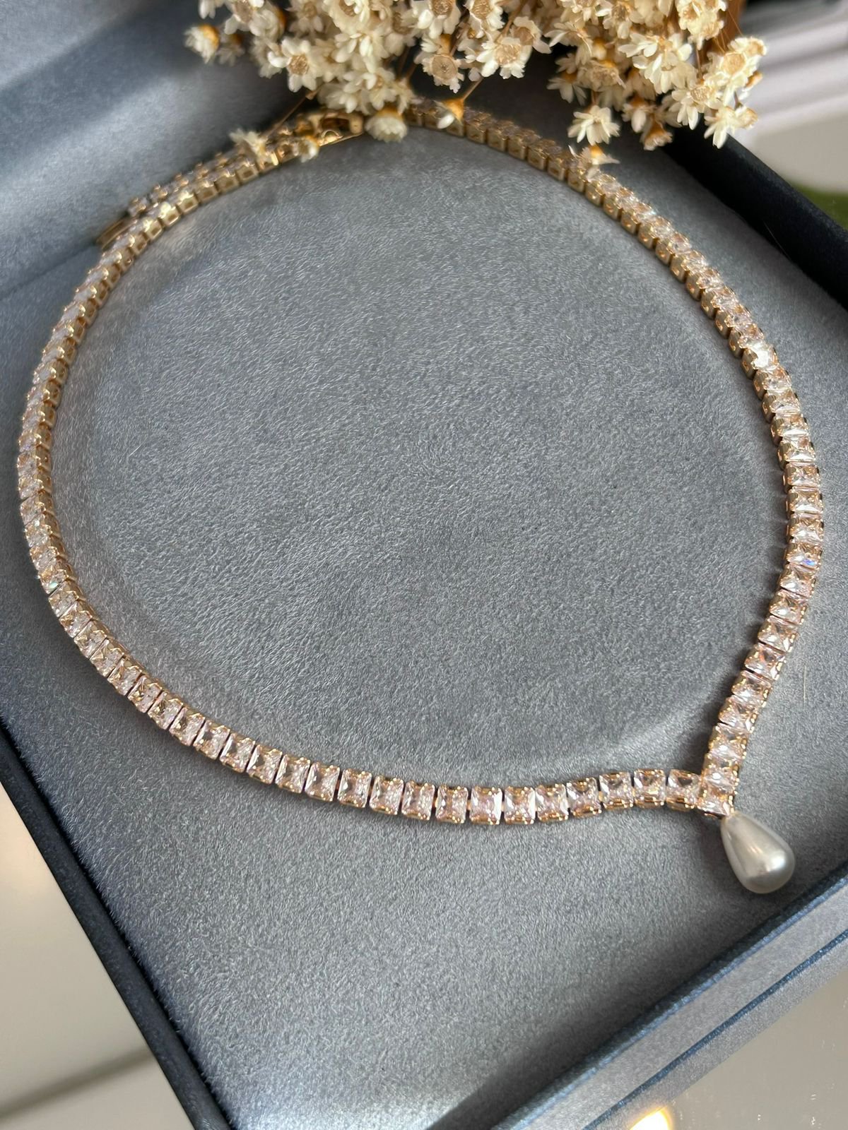 Colar Riviera Zirconia Quadrada Com Pérola Dourado